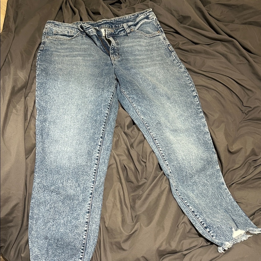 Women’s Light Wash Time & True Blue Jeans - Casual Stretch Denim Cropped
